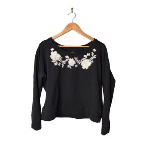 Soho NY&CO | Black sweater white embroidered floral detailing street collection